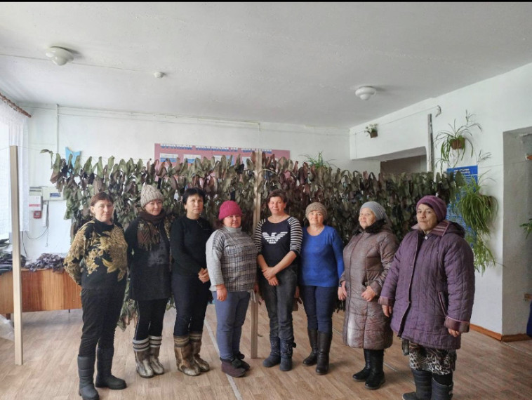 Волонтерское движение "Помощь воинам-землякам Джидинцам" проводят выездной мастер класс по плетению маскировочных сетей!. Волонтерское движение "Помощь воинам-землякам Джидинцам" проводят выездной мастер класс по плетению маскировочных сетей!.